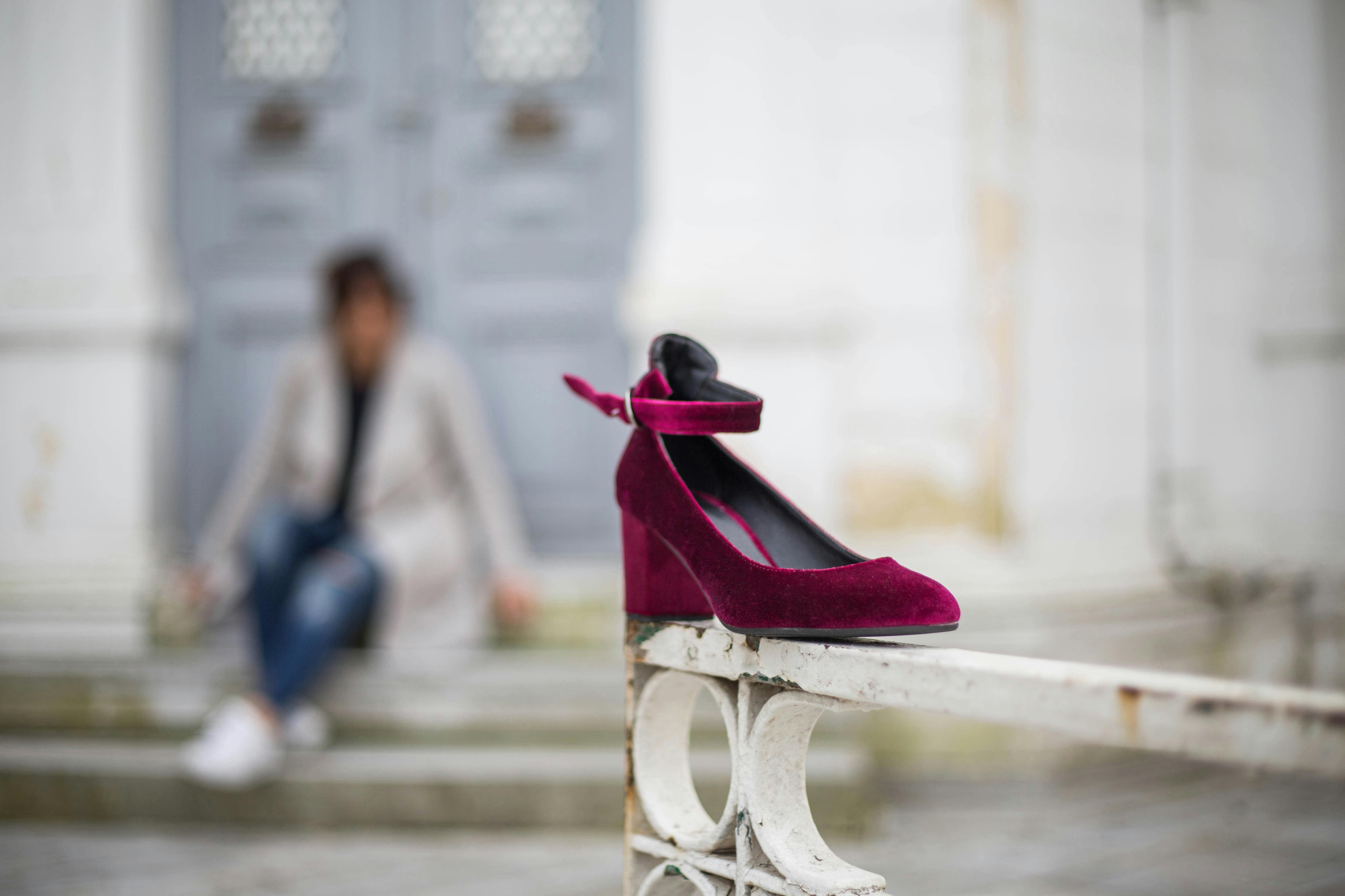 burgundy shoes with green dress
