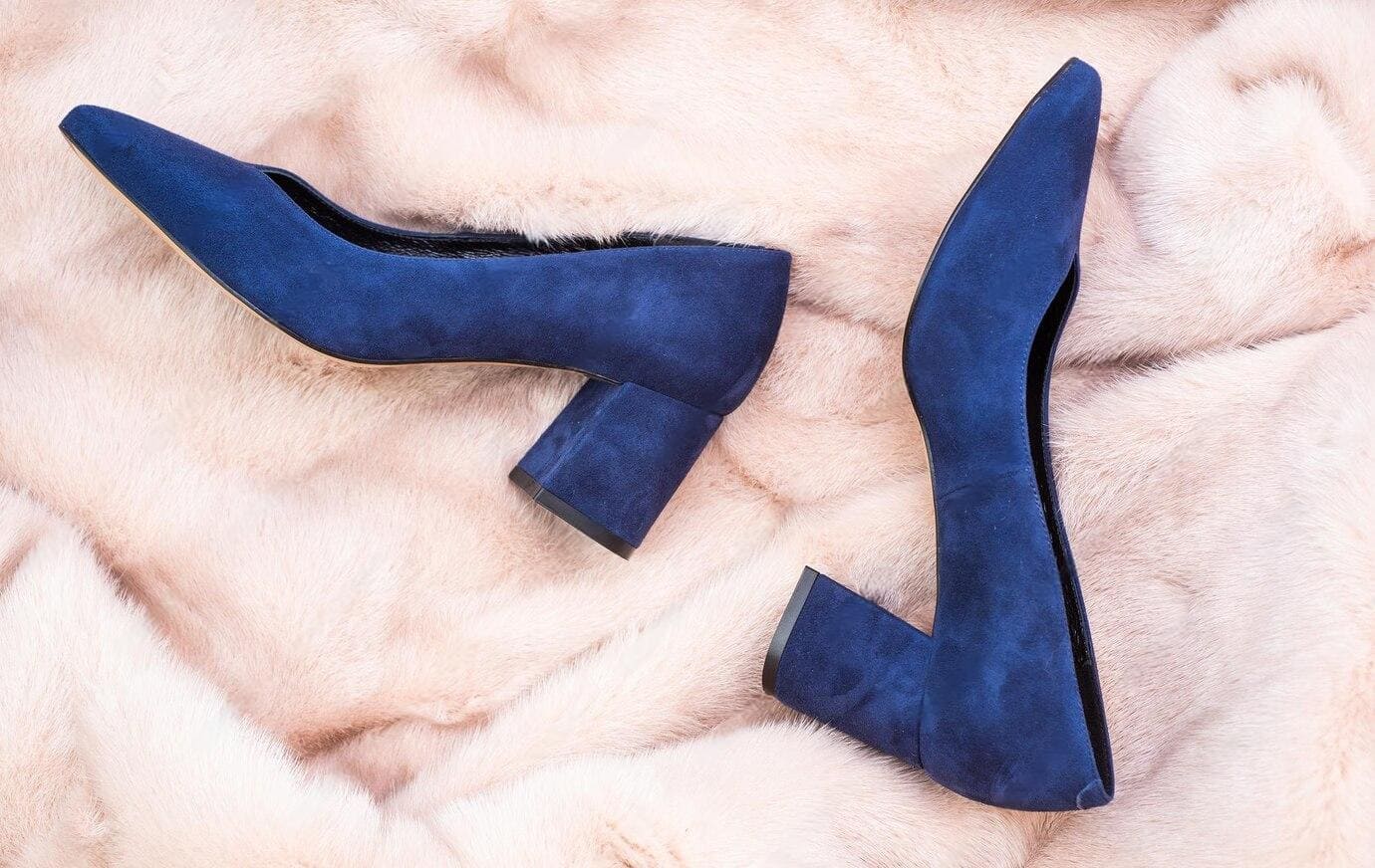 navy blue shoes with green dress